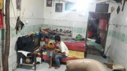 Menengok Rumah Guru Honorer SDN di Surabaya yang Sakit, Mengenaskan!