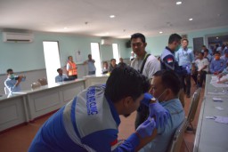 Ribuan Pegawai Pelindo III Divaksin Flu Cegah Virus Corona