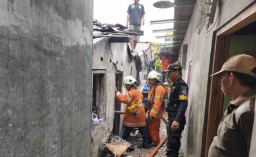 Nyalakan Kayu Bakar untuk Masak Lalu Pergi, Rumah Mbah Sokip Terbakar
