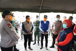 Pakai Drive Thru, Kendaraan Keluar Masuk Madura Disemprot Disinfektan