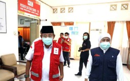 Khofifah dan PMI Bantu Pemulasaran Jenazah Positif Covid-19 di Jatim