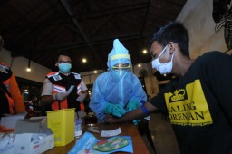 Titik Keramaian di Surabaya Dirazia, Pengunjung Wajib Ikuti Rapid Test