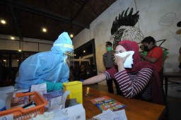 Cegah Corona, Patroli Skala Besar Sasar Titik Keramaian di Surabaya