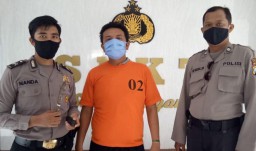 Kesal Istrinya Dikirimi Foto Mesum, Seorang Suami Tusuk Pria di Gresik