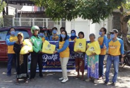 Alumni Fisip Universitas Jember Salurkan Bantuan Sembako dan APD