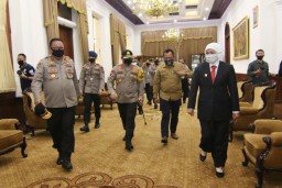 Sambut Kapolda Irjen Pol Fadil di Grahadi, Ini Pesan Khofifah