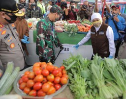 Sosialiasi PSBB, Pedagang Terapkan Format Ganjil Genap di Pasar Klojen