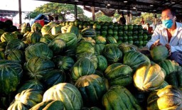 Penjualan Buah Blewah pada Ramadan ini Menurun Imbas Corona