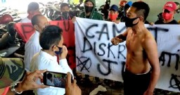 Usulan BLT JPS Ditolak, Warga dan Kades di Gresik ini Demo Kecamatan
