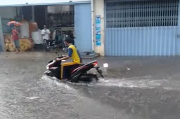 Diguyur Hujan, Sejumlah Wilayah di Surabaya Terendam