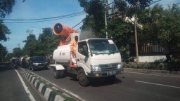 Foto: Ketika Mobil PMI Tangkal Covid-19 di Surabaya