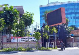 Hanya Dinas Pendidikan Jatim Memiliki Videotron?