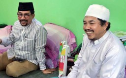 Ra Kholil As'ad Instruksikan Warga Surabaya Menangkan Machfud Arifin