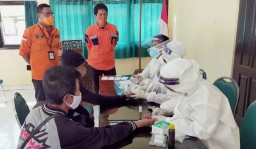Ratusan Pekerja Migran asal Jatim Ikut Rapid Test, Satu Orang Reaktif