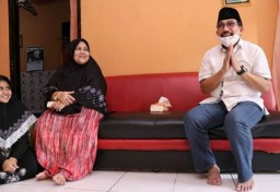 Calon Wali Kota Surabaya Machfud Arifin Sowan ke Nyai Makkiyah As'ad