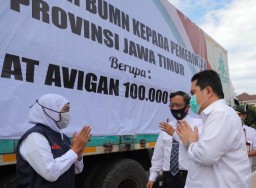Dua Menteri Antar Bantuan ke Jatim, Khofifah: Jadi Penyemangat Kami