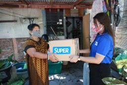 Aplikasi Social Commerce ini Bagi Sembako Bantu Warga di Surabaya