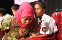 Khofifah Minta Anak-anak di Jatim Optimis dan Semangat Raih Cita-cita