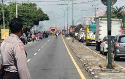 Satu Rumah di Pasuruan Terbakar, Polisi Terapkan Contra Flow