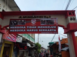 Bu Bupati Anna, Pedagang Pasar di Bojonegoro ini Sambat