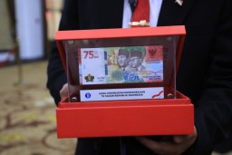 Uang Baru Pecahan Rp 75 Ribu, Khofifah: Desain ini Indonesia Banget