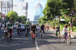 Machfud Arifin Gowes hingga ke Tambak Dalam, Disambut Antusias Warga