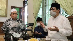 KH Zainuddin Jazuli Ajak Alumni Ponpes Ploso Pilih Machfud Arifin