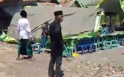  Diterjang Angin Kencang, Tenda Resepsi Khitanan ini Ambruk