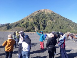 Kemenparekraf Ajak Wisatawan Gunung Bromo Terapkan Protokol Kesehatan