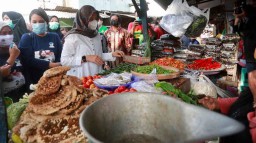 Temu Warga, Ipuk Fiestiandani Bawa Program UMKM Banyuwangi Naik Kelas