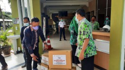 AMSI Jatim Gandeng EMCL Salurkan Bantuan APD ke RS di Tuban-Bojonegoro