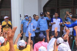 Handoyo-Astiti Bikin Program Bengkel Becak Gratis di Lamongan