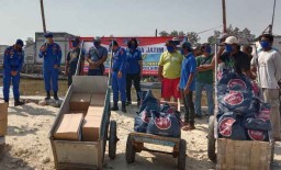 Jelang HUT ke-70, Polairud Polda Jatim Gelar Baksos di Kampung Nelayan
