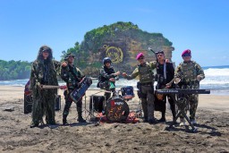 6 Prajurit Petarung Buat Lagu 'Send The Marines' di HUT ke-75 Marinir