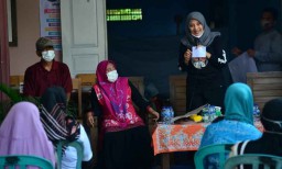 Blusukan ke Kampung di Banyuwangi, Ipuk Disambut Salawat hingga Pantun