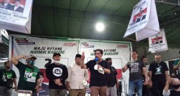 Warga Kecamatan Asemrowo Sambut Meriah Kedatangan Machfud Arifin