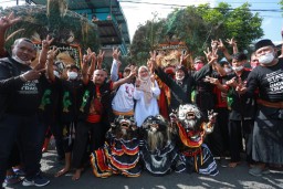 Paguyuban Pelaku Seni dan Budaya Dukung Ipuk-Sugirah