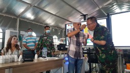 Jumlah Pasien Covid-19 Meningkat, Nakes RS Lapangan Dapat Pro Em-1