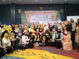 Istri BHS Ajak Emak-emak Nyanyikan Lagu Kemenangan