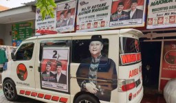 Kader PDIP ini Pasang Gambar 02 Jejer Whisnu di Ambulans Miliknya