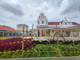 Foto: Pandemi Covid-19, Taman di Surabaya Masih Ditutup untuk Umum