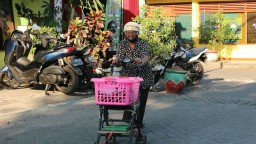 Mbah Sulasih, Asa dan Langkahnya yang Tak Pernah Lelah