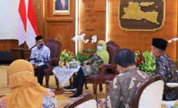 Gubernur Khofifah Minta SMA, SMK, dan SLB di Jatim Bentuk Tim Satgas Covid-19