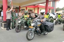Polri dan TNI Distribusikan Bantuan Sembako Secara Serentak ke Warga Blitar