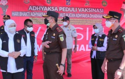 Wujudkan Herd Imunity, Khofifah: Jangan Pedulikan Berita Hoaks Vaksin Covid-19