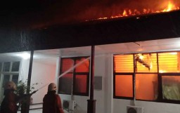 Kantor di Komplek Kementerian PUPR Surabaya Terbakar, 14 PMK Dikerahkan