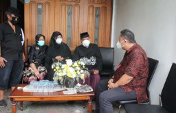 Whisnu Sampaikan Duka Mendalam hingga Ikut Salati Jenazah Fadly