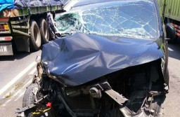 Mobil Xenia dan Truk Tabrakan di Pasuruan, Dua Orang Terluka