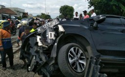 Mobil Xpander Tersambar KA di Sidoarjo, 1 Orang Tewas dan 6 Luka