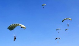 Mengintip Latihan Terjun Para Prajurit Yontaifib 2 Marinir